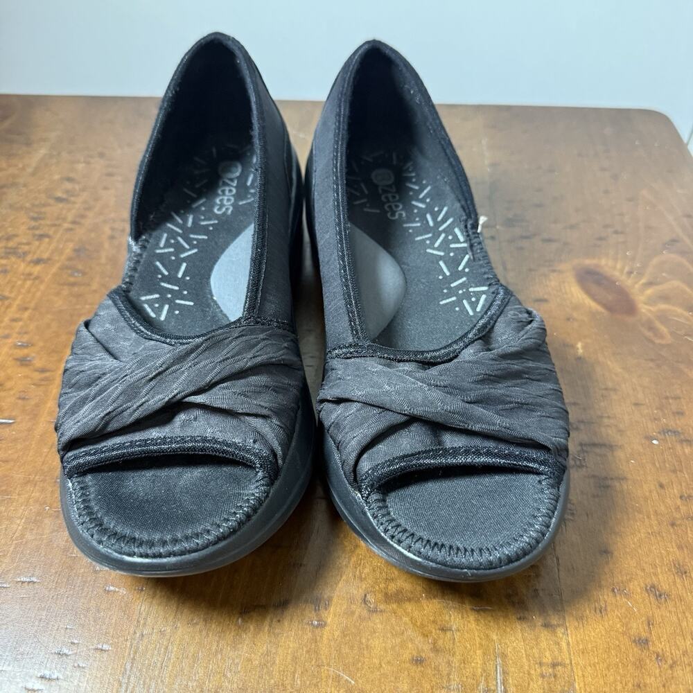 Bzees Black Twist Peep-Toe Flats